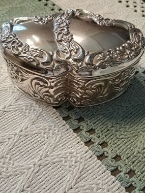 Ornate Silver Heart Jewelry Box .
